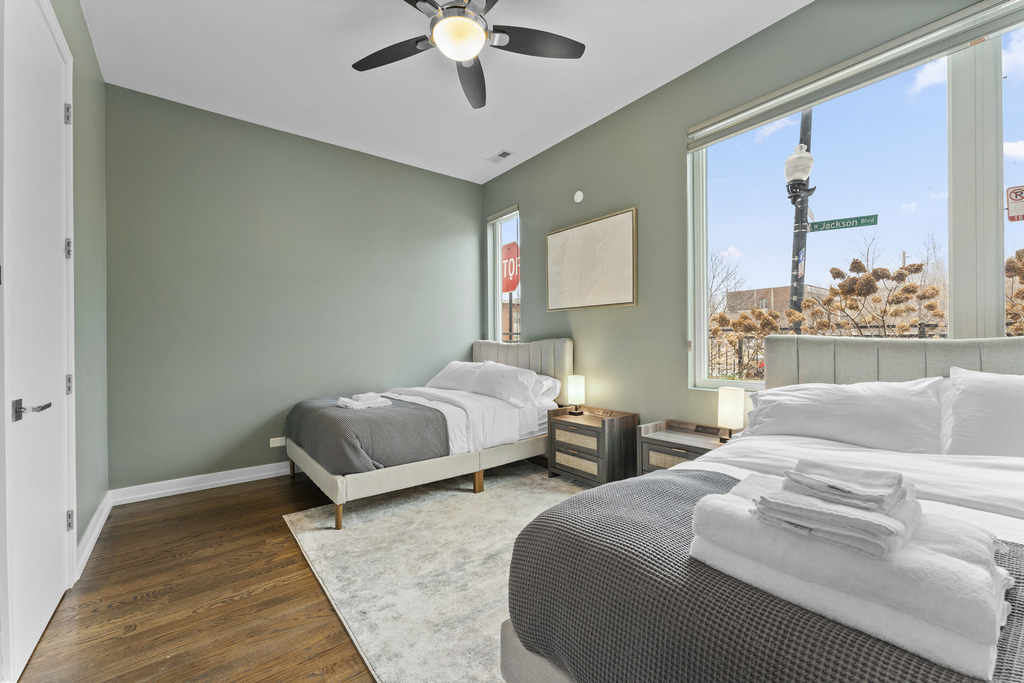 2437 W Jackson Boulevard - Photo 2