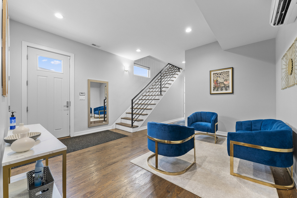2437 W Jackson Boulevard - Photo 1
