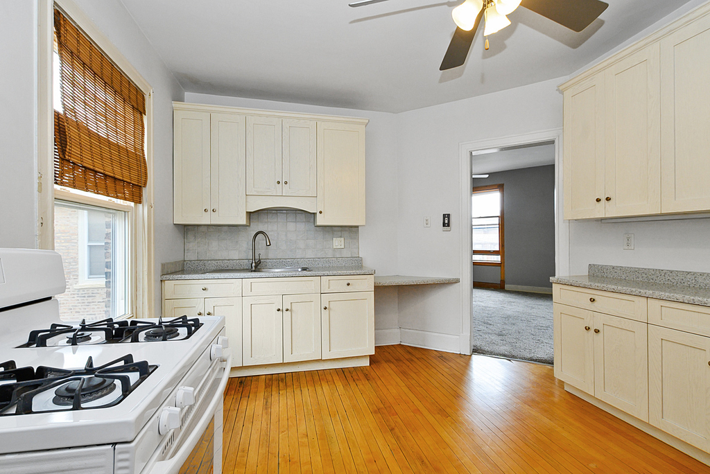 620 E 112th Street - Photo 7