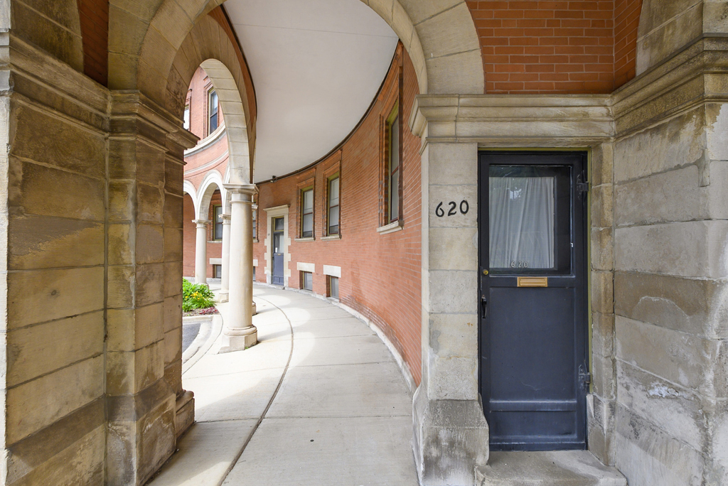 620 E 112th Street - Photo 3