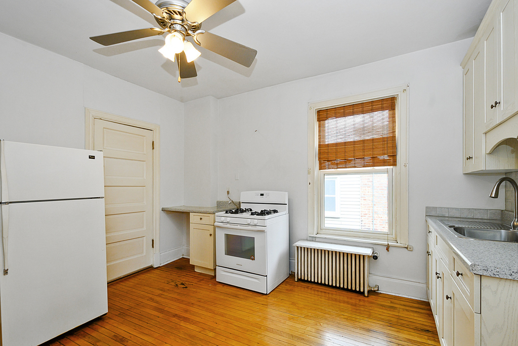 620 E 112th Street - Photo 9