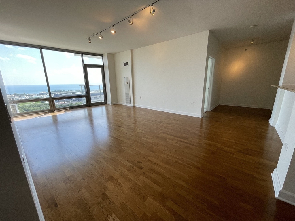 100 E 14th Street - Photo 4