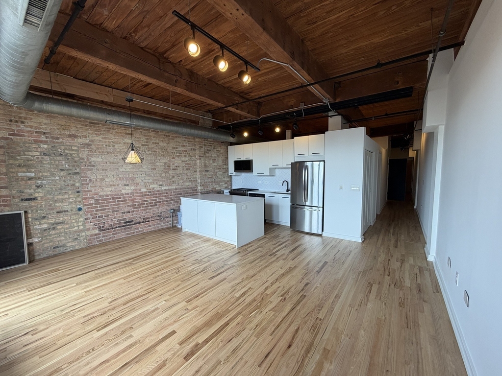 1500 W Monroe Street - Photo 1