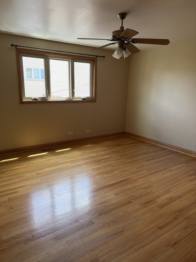 8841 N Chester Avenue - Photo 4