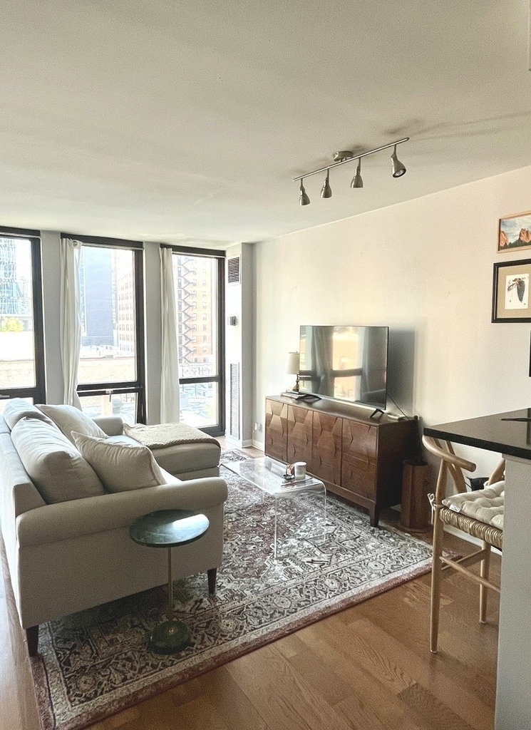 1 E Scott Street - Photo 5