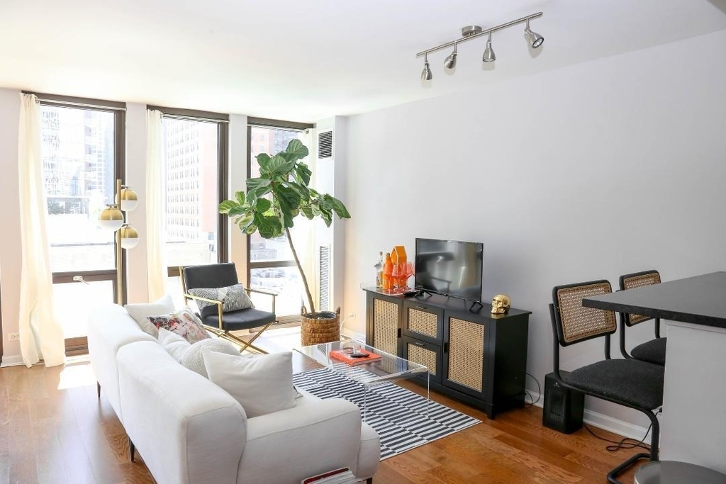 1 E Scott Street - Photo 2