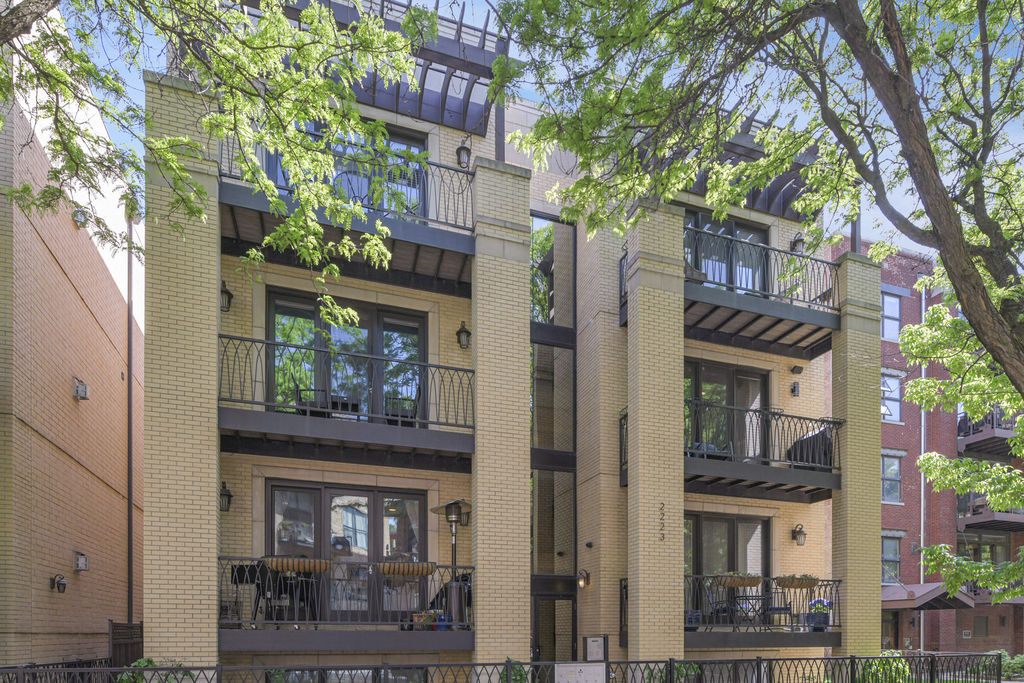 2223 W Wabansia Avenue - Photo 0