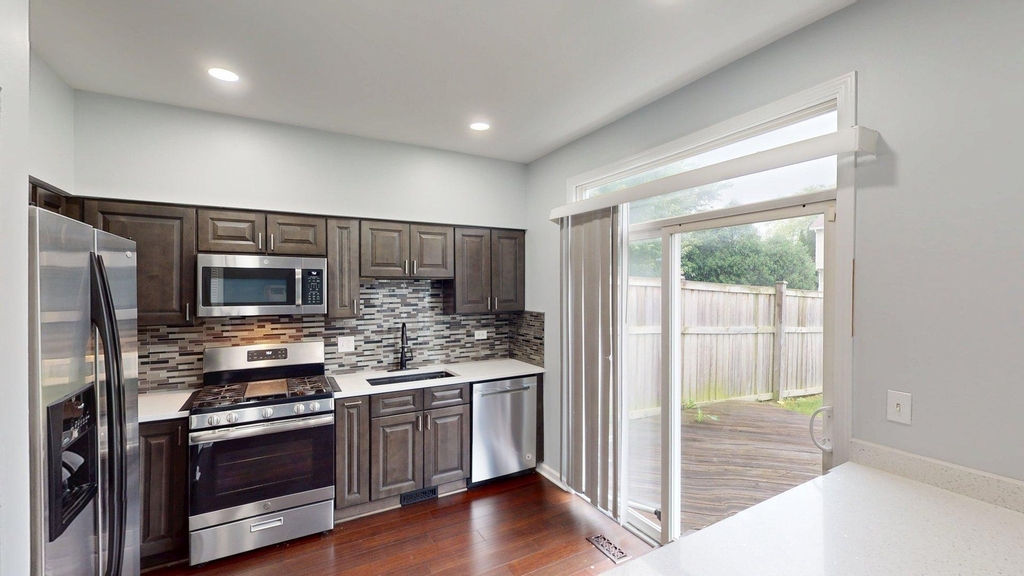 2529 Stonybrook Drive - Photo 4