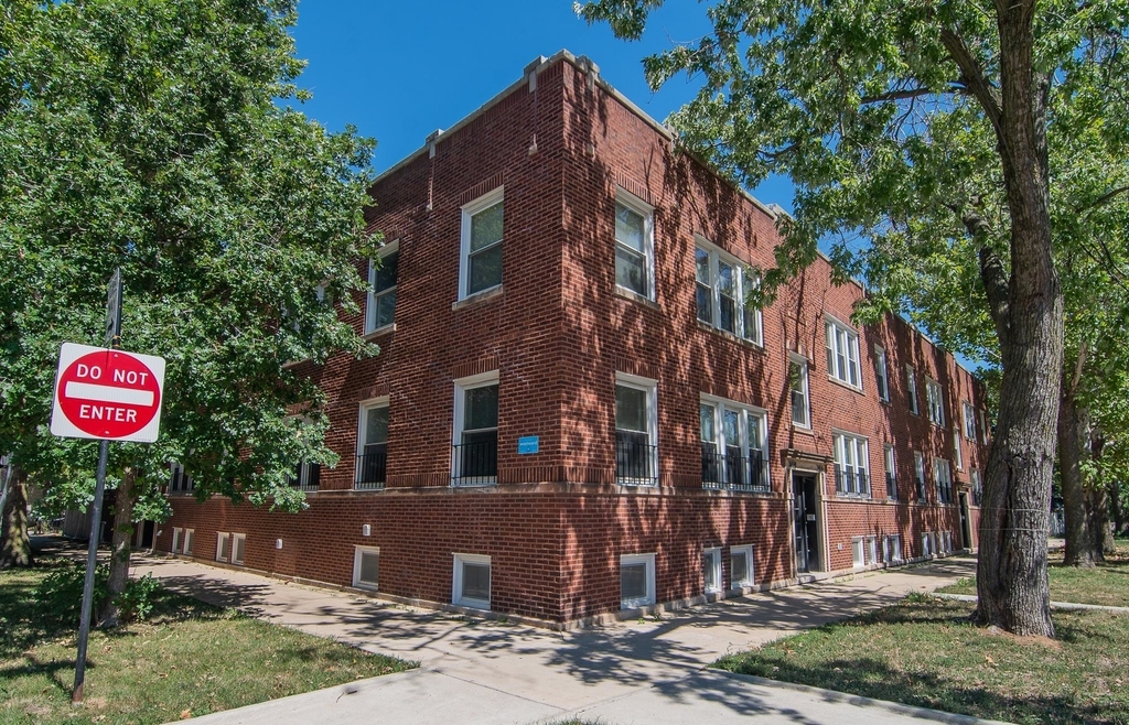 3543 N Lawndale Avenue - Photo 0