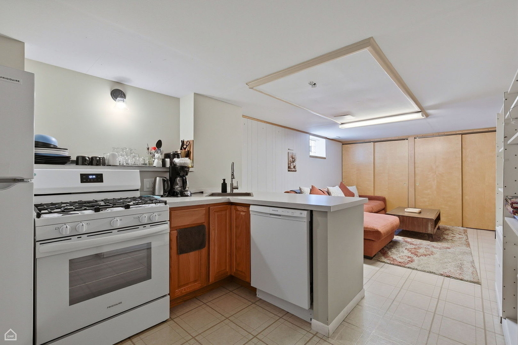 1512 Mulford Street - Photo 8