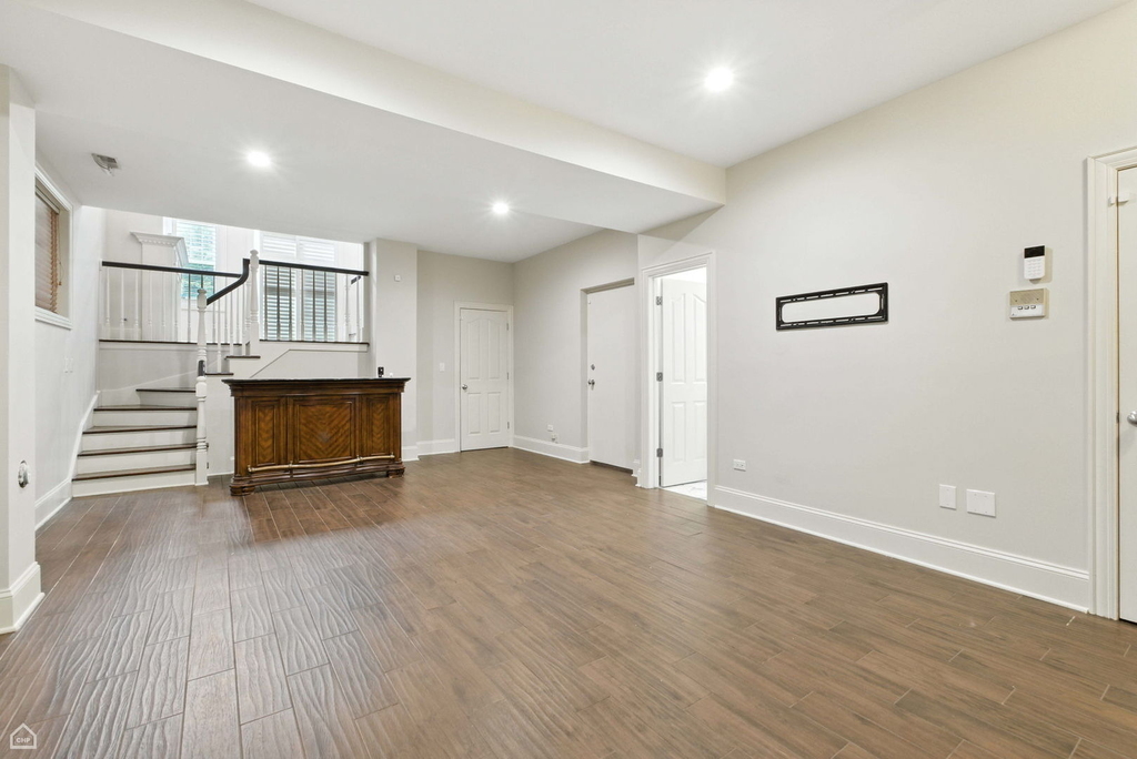 860 W Buckingham Place - Photo 12