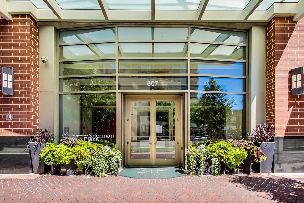 807 Davis Street - Photo 1