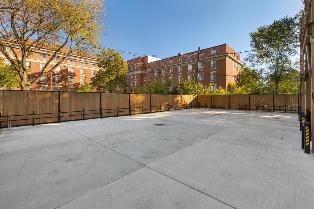 444 E 48th Street - Photo 2