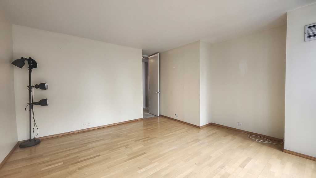 405 N Wabash Avenue - Photo 12