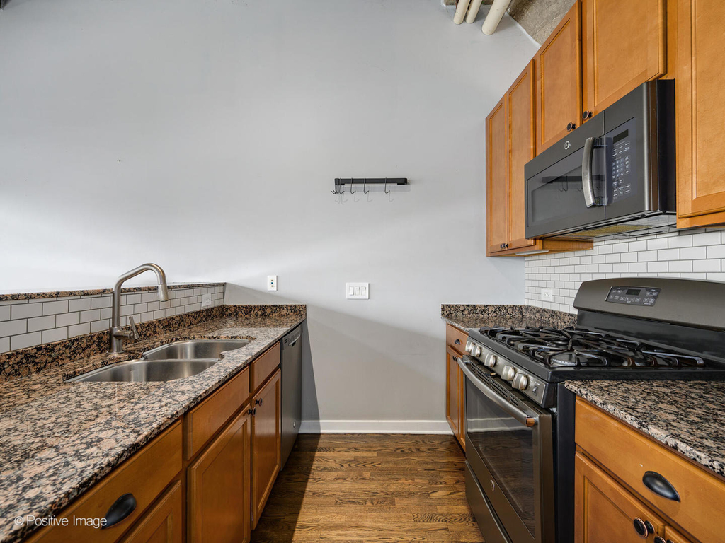 1151 W 14th Place - Photo 8