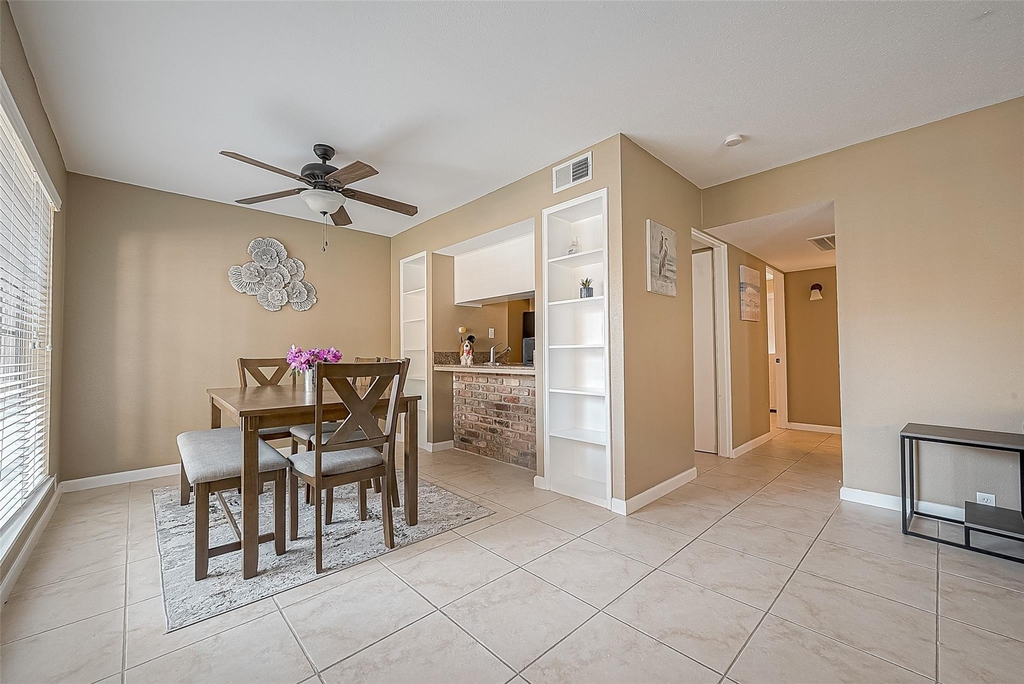 2101 Fountain View Drive - Photo 2