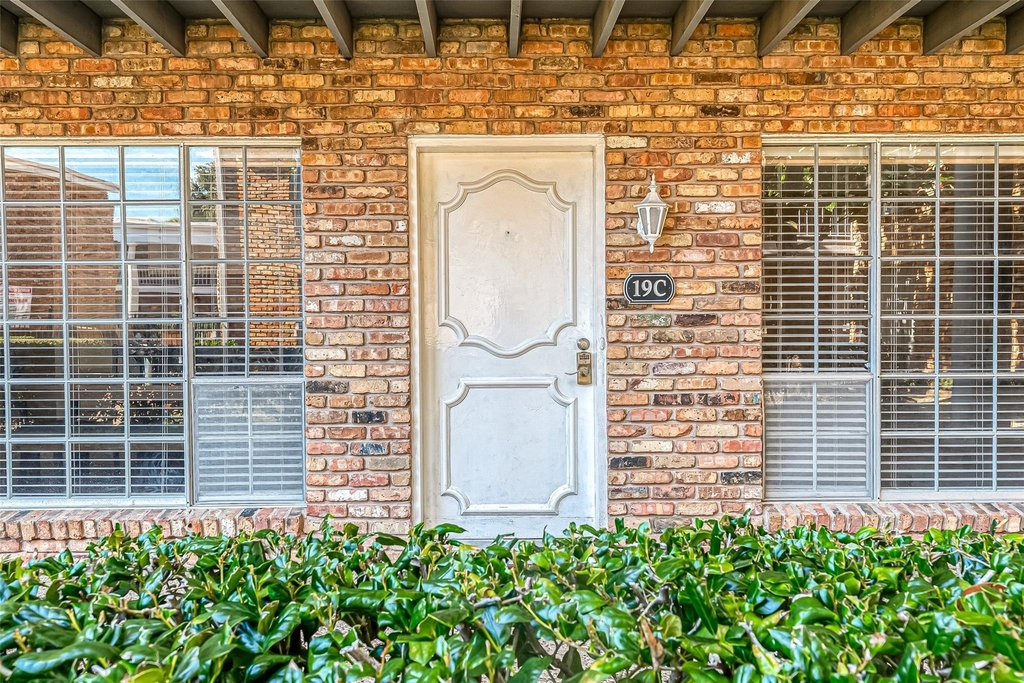2101 Fountain View Drive - Photo 1