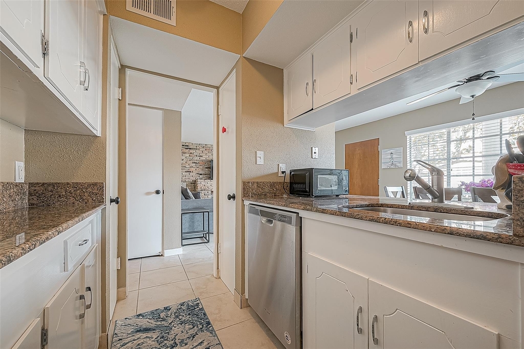 2101 Fountain View Drive - Photo 17