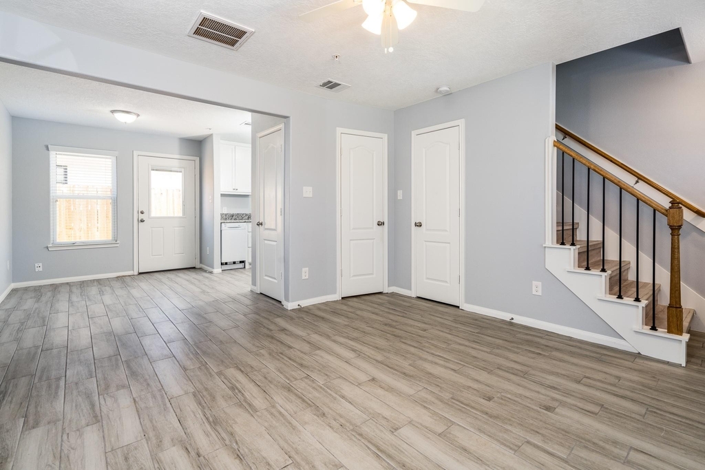 207 N Poplar Street - Photo 14