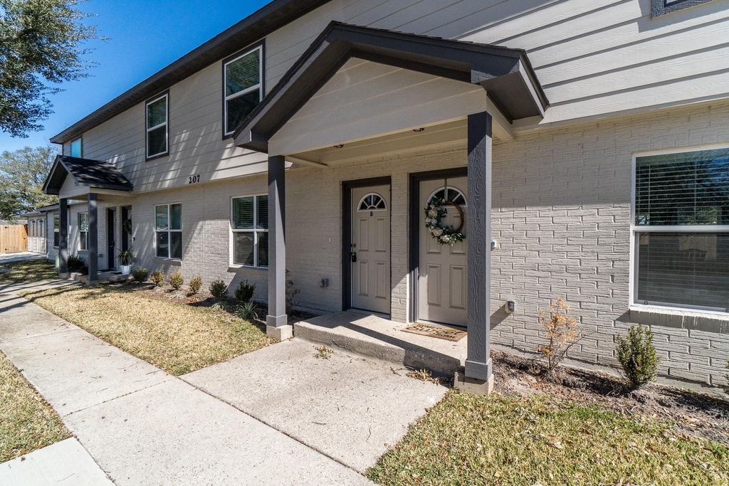 207 N Poplar Street - Photo 5