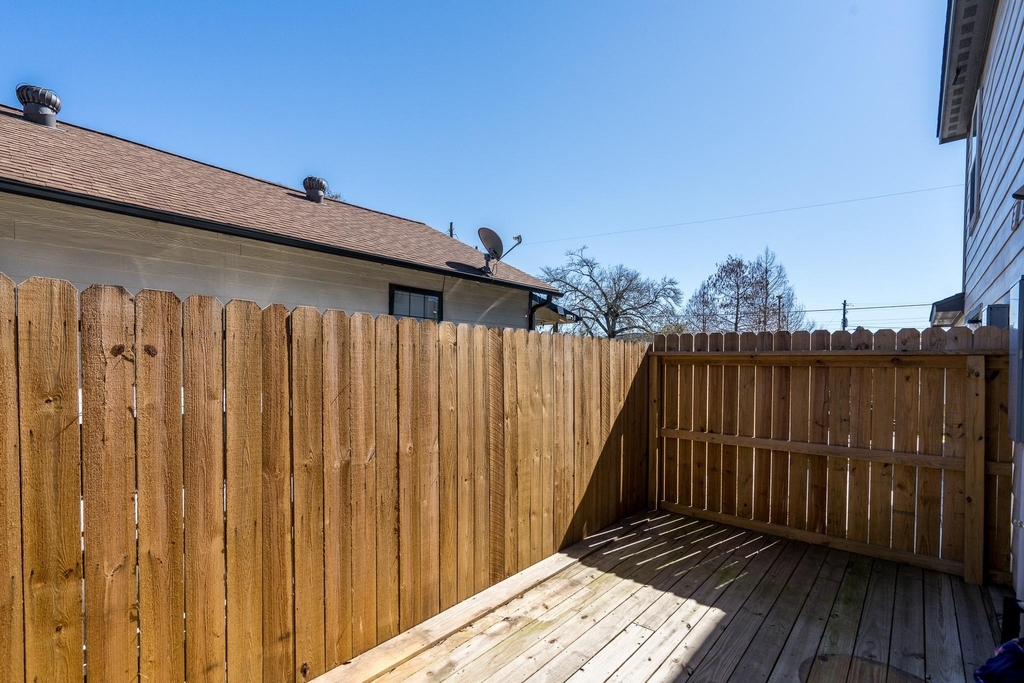 207 N Poplar Street - Photo 21
