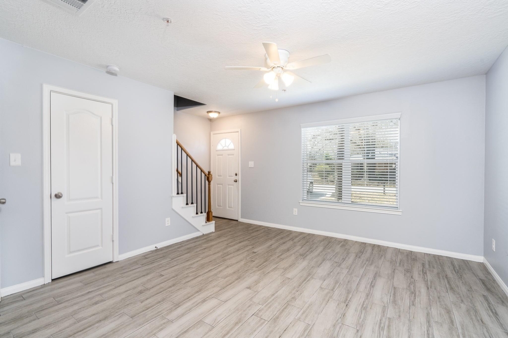 207 N Poplar Street - Photo 15