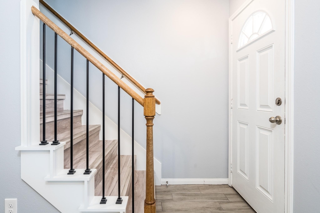 207 N Poplar Street - Photo 12