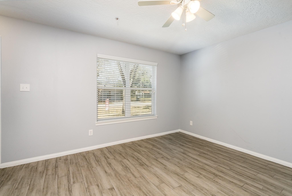 207 N Poplar Street - Photo 16