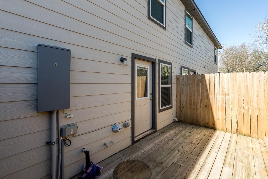 207 N Poplar Street - Photo 18