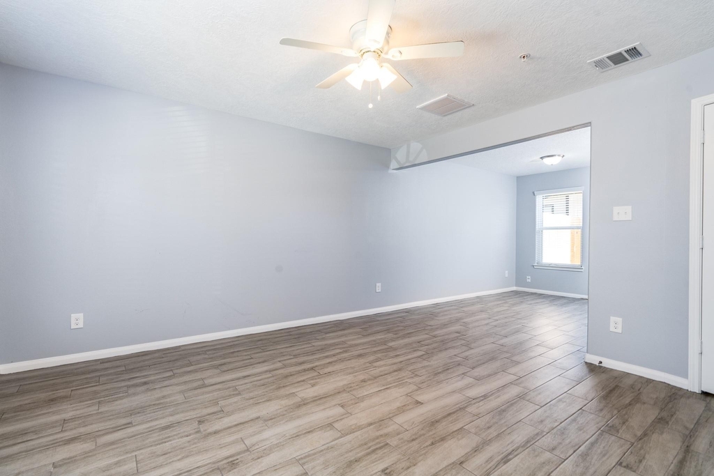 207 N Poplar Street - Photo 13