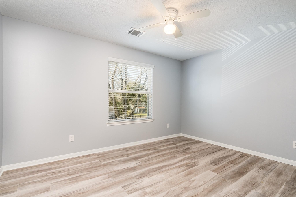 207 N Poplar Street - Photo 17