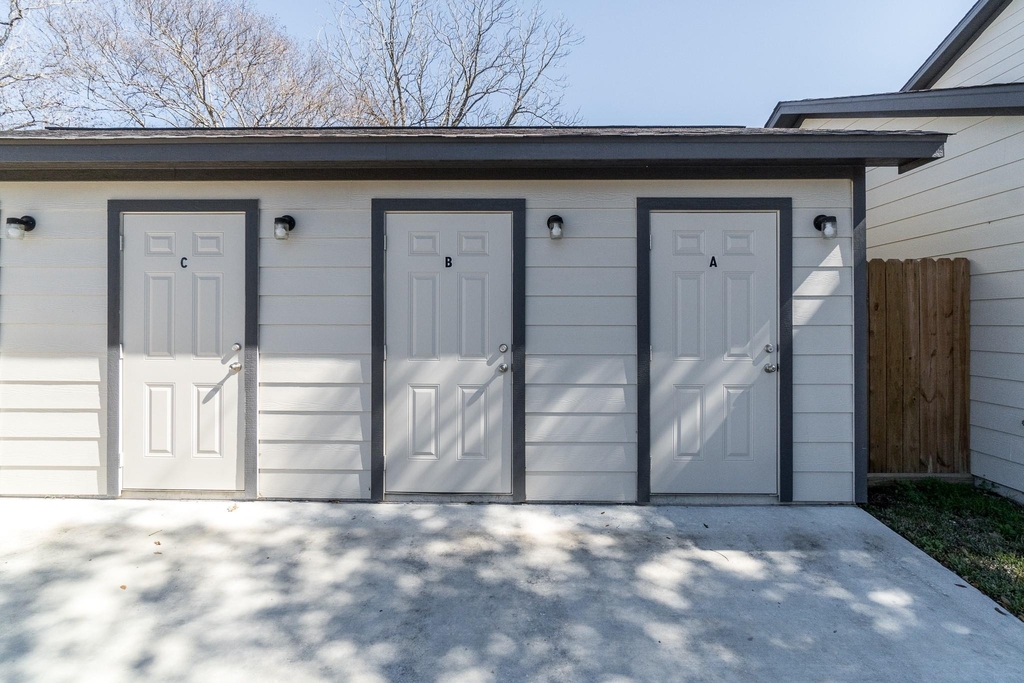 207 N Poplar Street - Photo 19