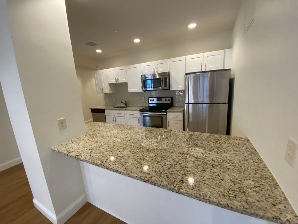 875 Elm - Photo 17