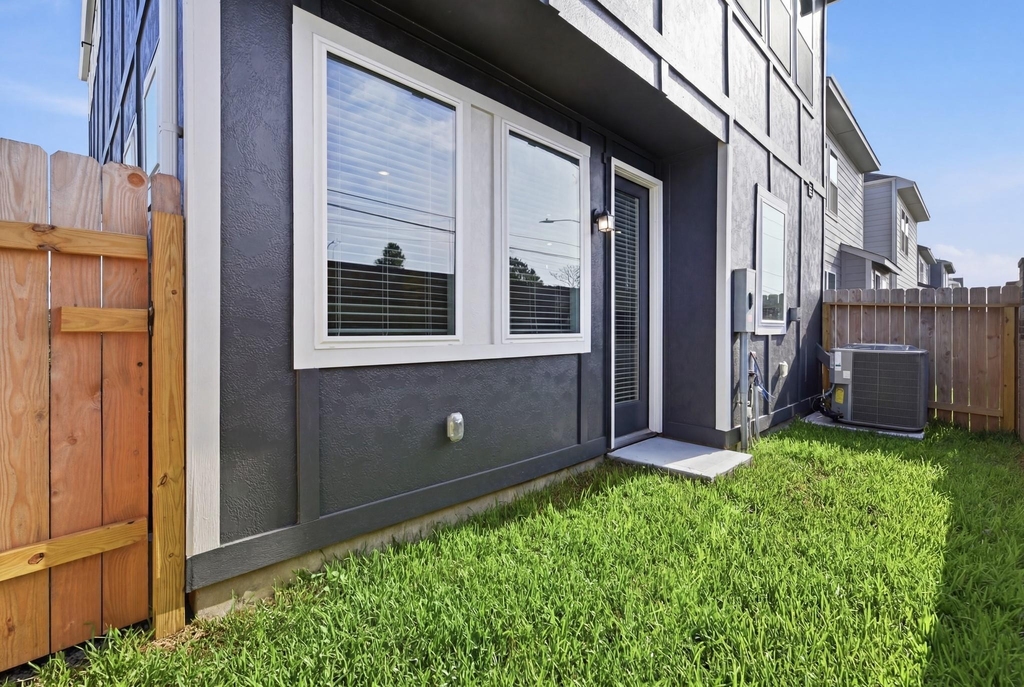 10010 Rustic Charm Street - Photo 15