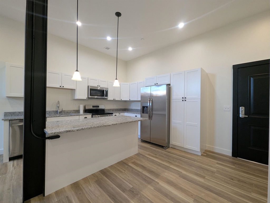22 South Main - Photo 3