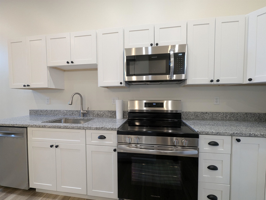 22 South Main - Photo 4