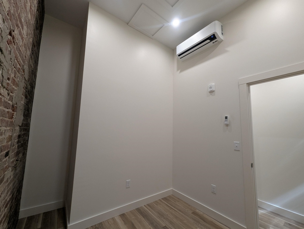 22 South Main - Photo 8