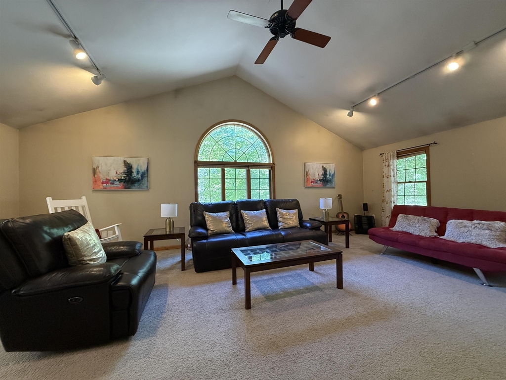59 Middle Dunstable - Photo 2