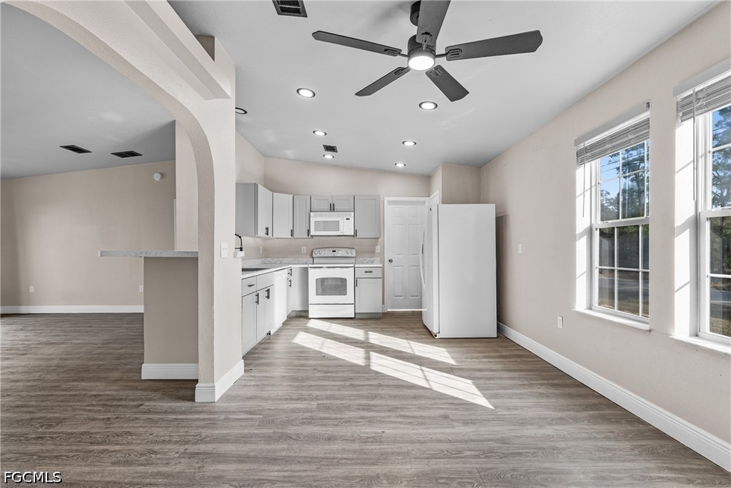 1505 E 15th Street - Photo 5
