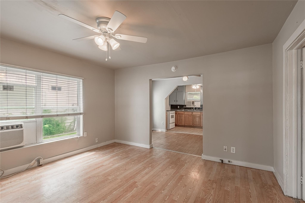 1320 22nd Street - Photo 3
