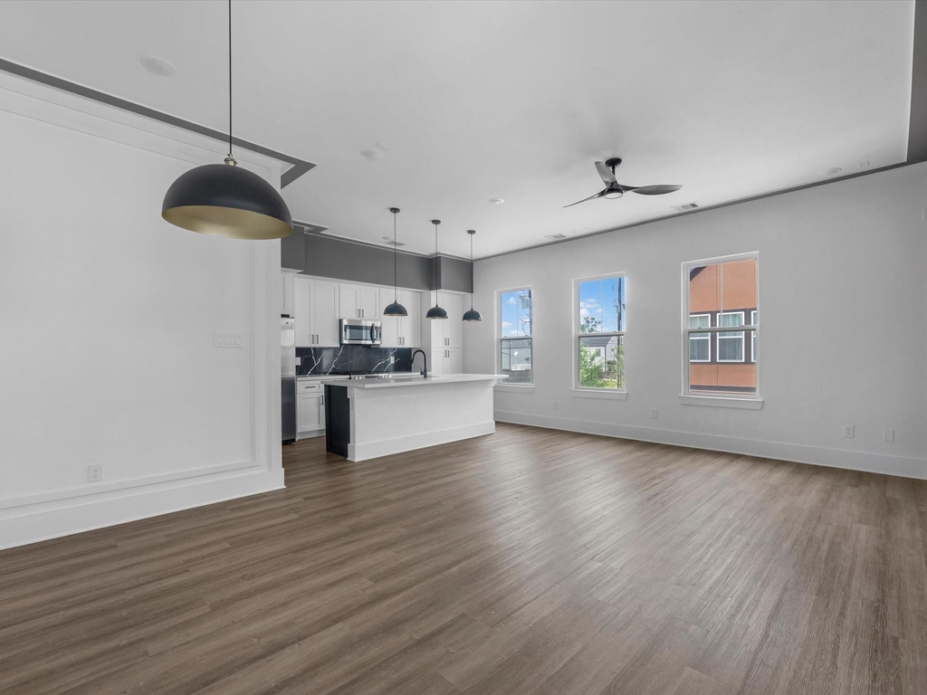 9004 Orange Spring Drive - Photo 4