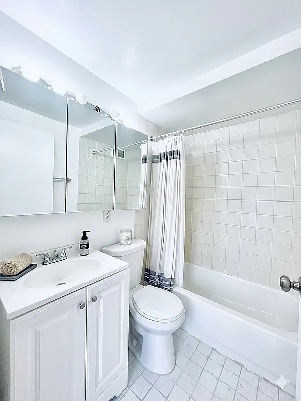 1425 York Avenue - Photo 3