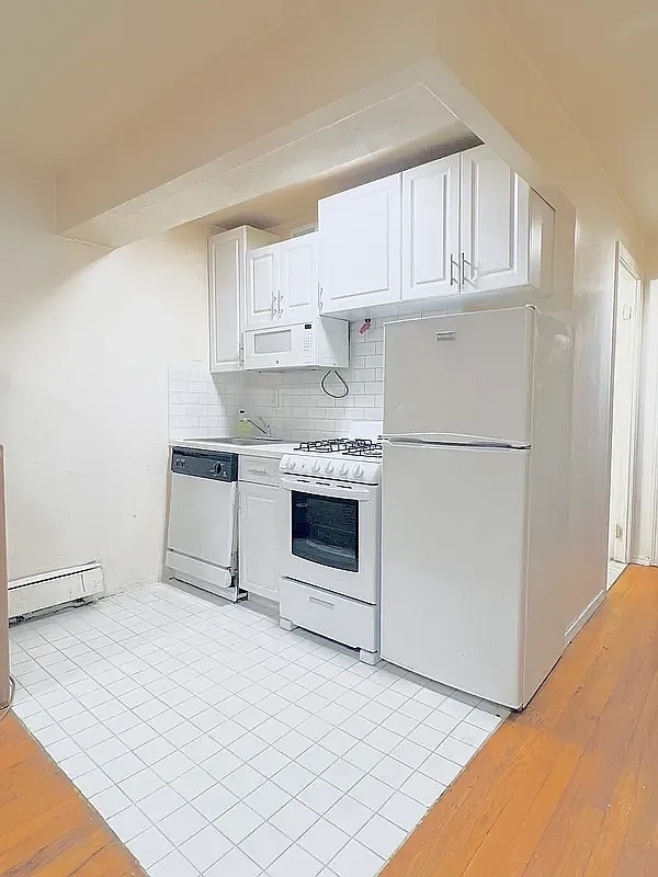1425 York Avenue - Photo 1