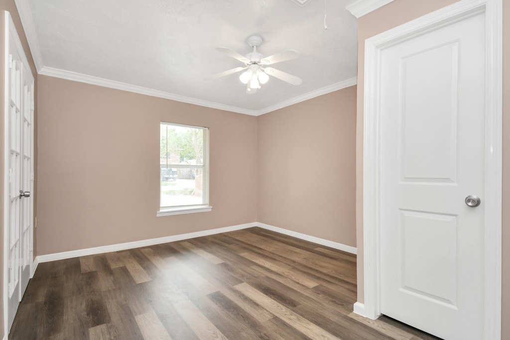 1906 Airline Drive - Photo 6
