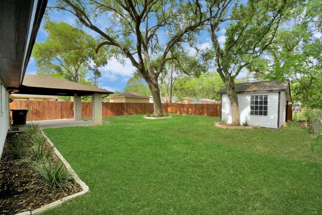 1906 Airline Drive - Photo 22