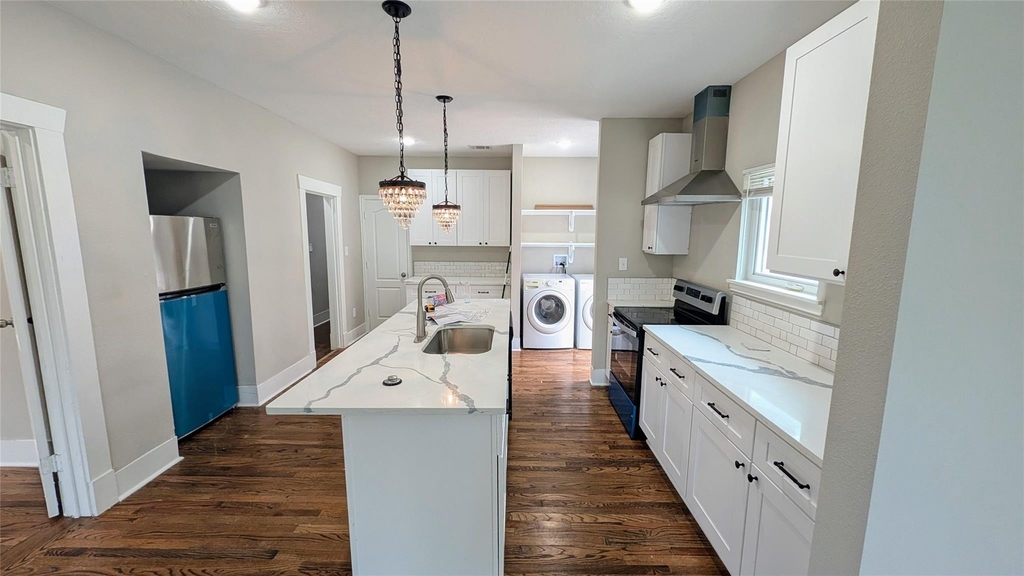 1133 W Gray Street - Photo 1
