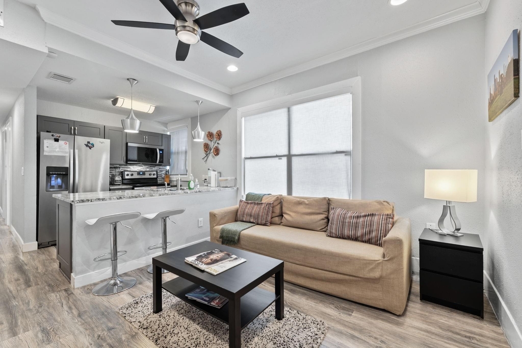 412 Drew Street - Photo 0