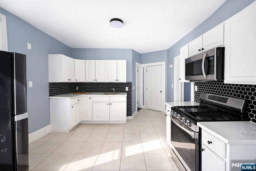 204 Demott - Photo 7