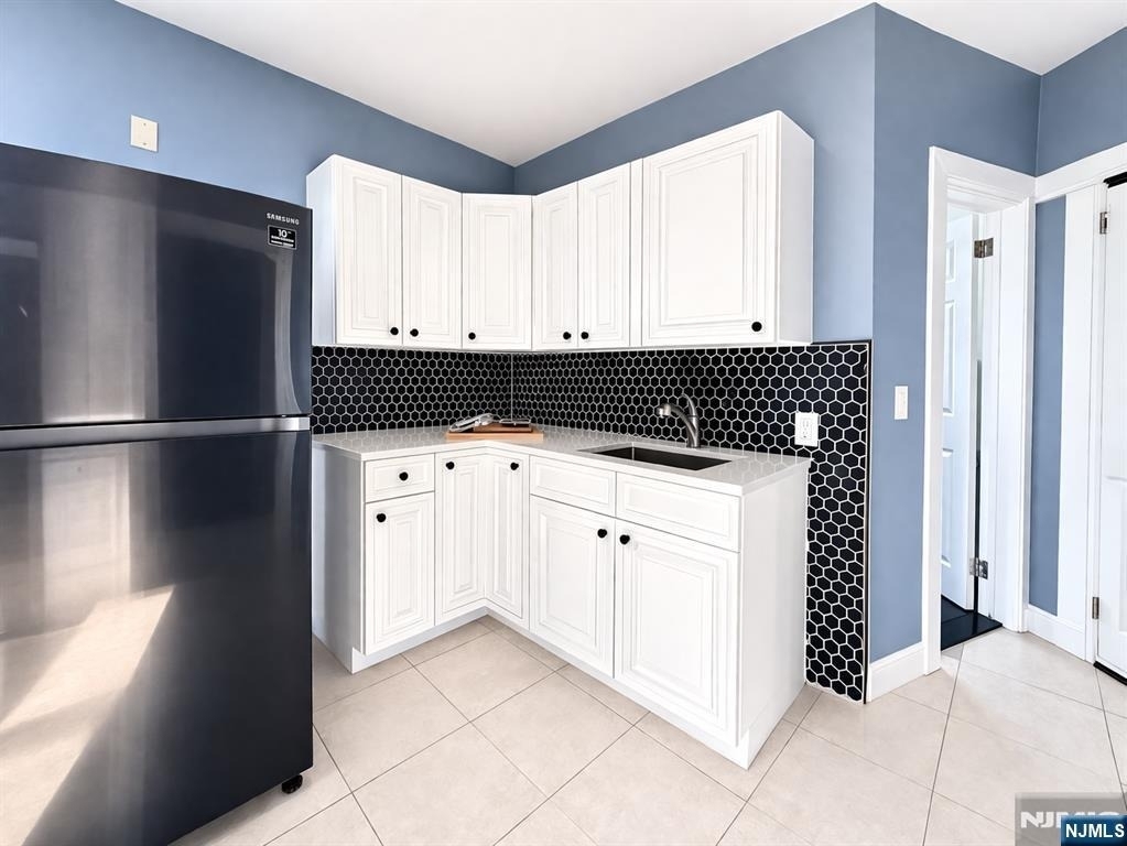 204 Demott - Photo 8