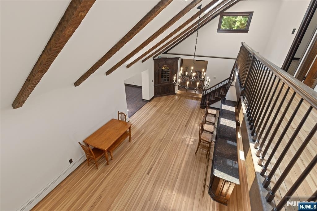8 Crosby - Photo 5